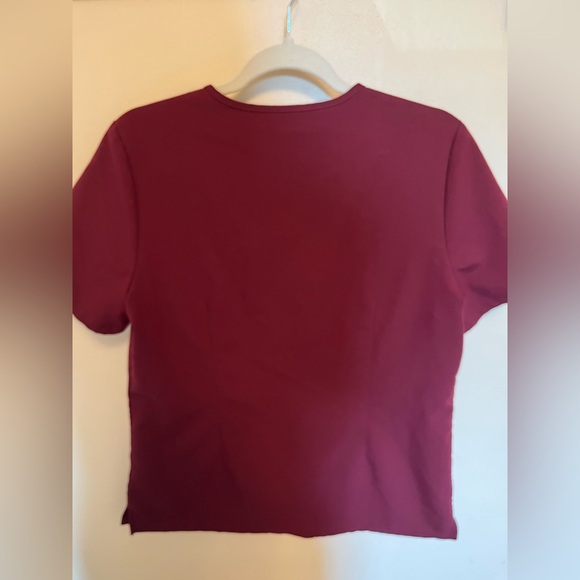 Like New Figs Casma Three Pocket Women's Burgundy Scrub Top - M - Picture 8 of 8